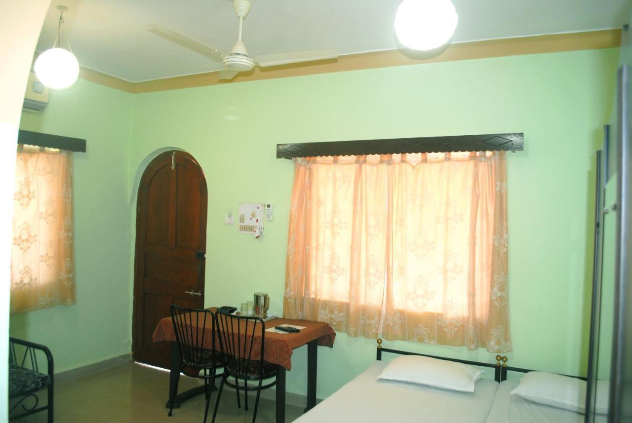 Joe And Marietta'S Guesthouse Calangute Exterior foto