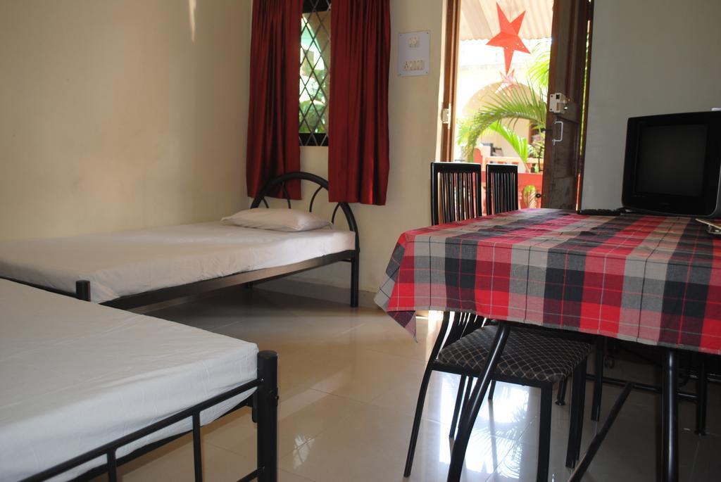 Joe And Marietta'S Guesthouse Calangute Quarto foto