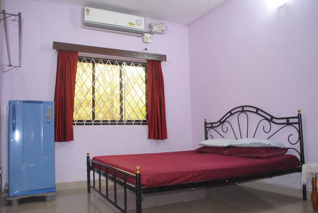 Joe And Marietta'S Guesthouse Calangute Quarto foto