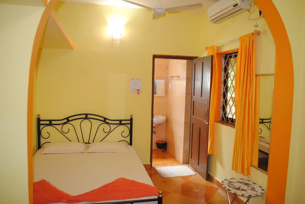 Joe And Marietta'S Guesthouse Calangute Quarto foto