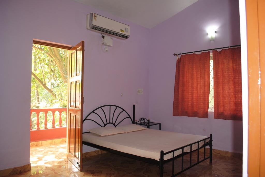 Joe And Marietta'S Guesthouse Calangute Quarto foto