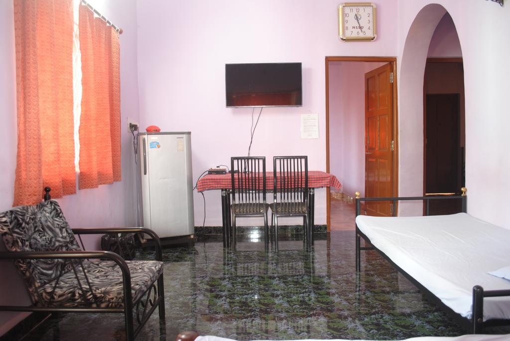 Joe And Marietta'S Guesthouse Calangute Quarto foto