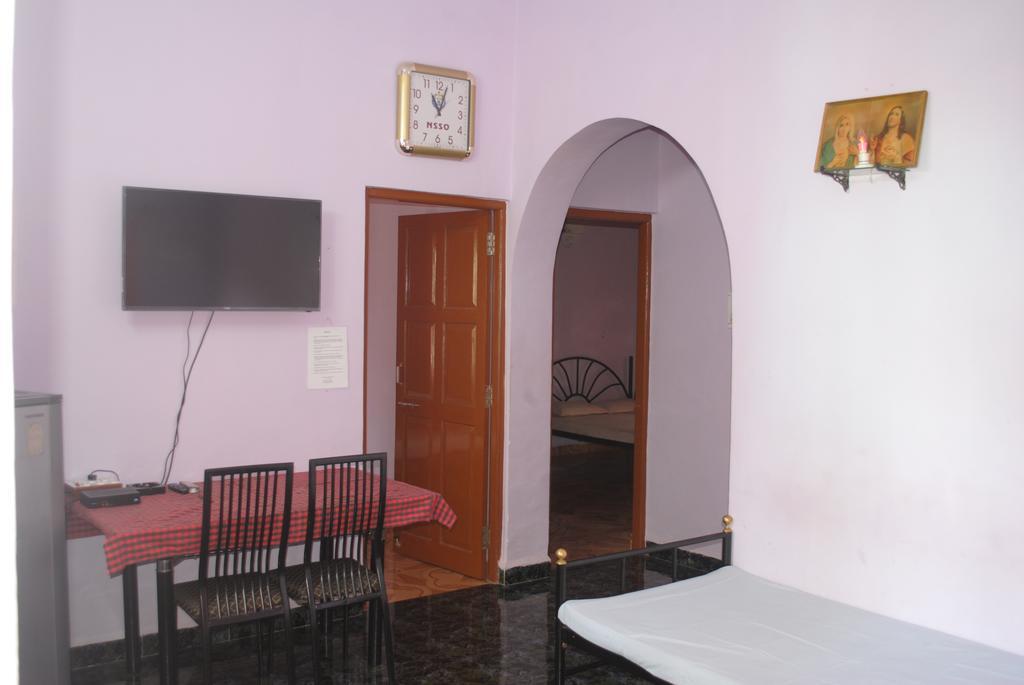 Joe And Marietta'S Guesthouse Calangute Quarto foto