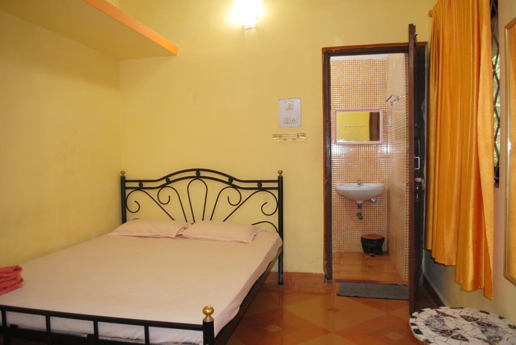 Joe And Marietta'S Guesthouse Calangute Quarto foto