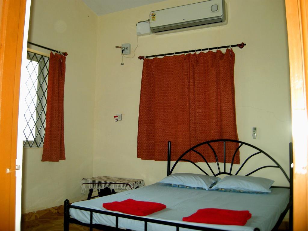 Joe And Marietta'S Guesthouse Calangute Quarto foto